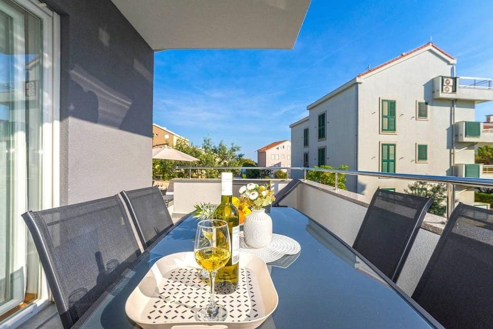 Summer Breeze Apartments Hotel in Novalja