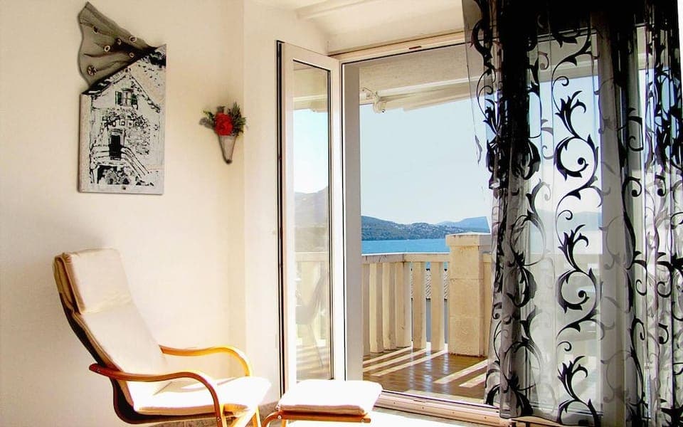 Villa PaPe Hotel in Okrug Gornji