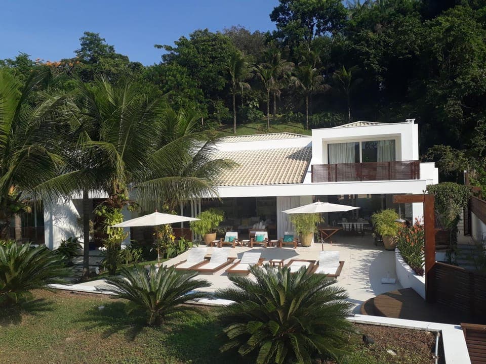 Tropical Contemporary Suites Hotel in Paraty