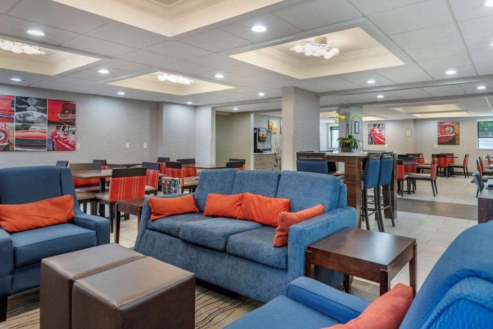 Comfort Inn Near Greenfield Village Hotel in Dearborn Heights