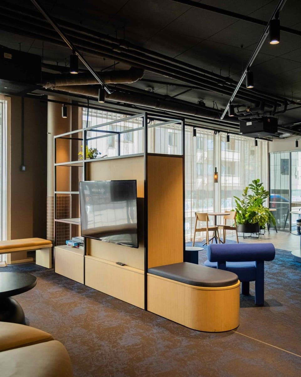 Shared lounge/TV area