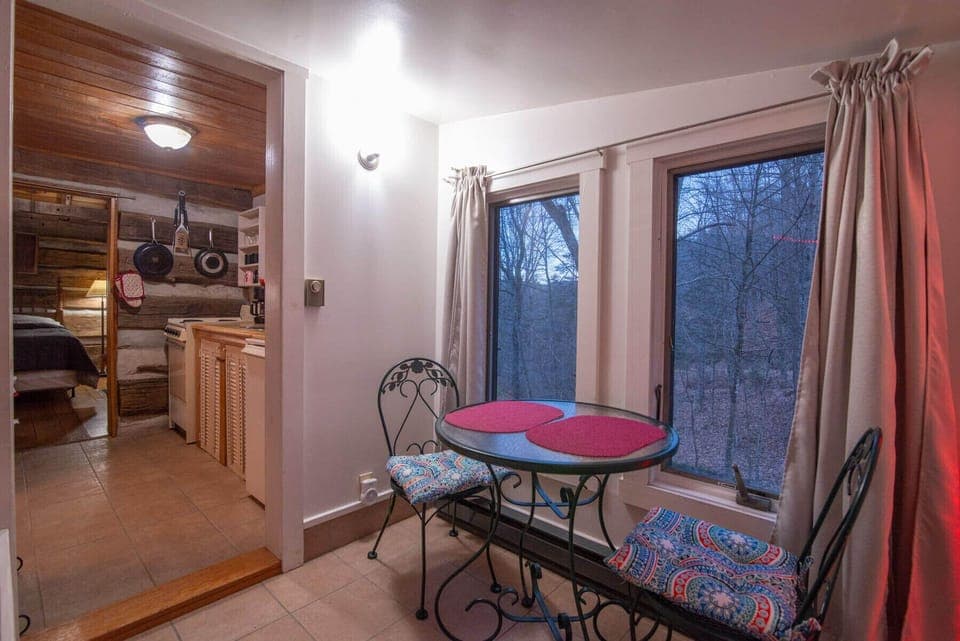 Moore House Inn & Cabins Inn in Shenandoah Valley