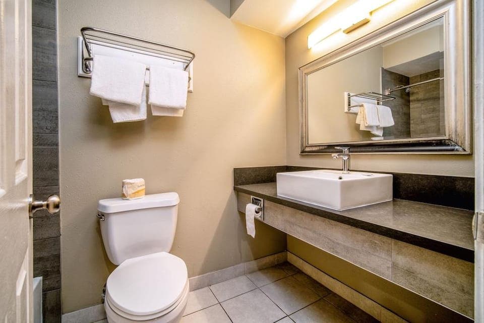 Regency Inn & Suites Hotel in Downey
