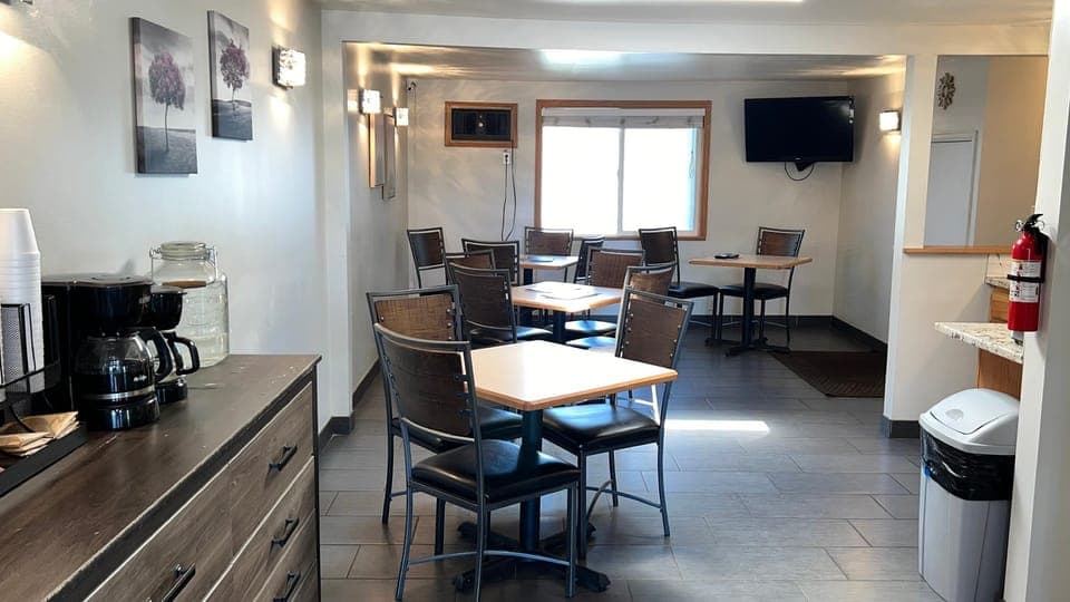 Econo Lodge Inn & Suites Montrose – Black Canyon Area Hotel in Montrose