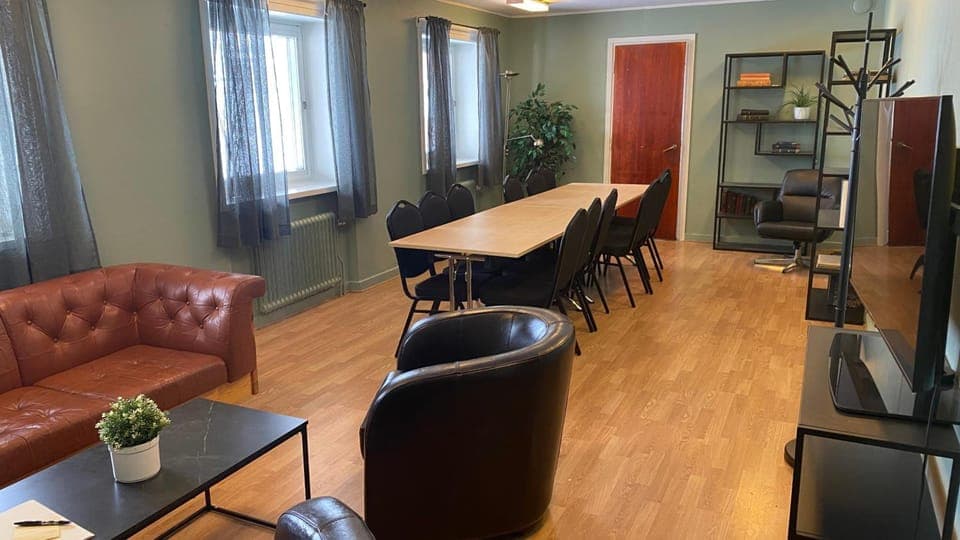 Shared lounge/TV area