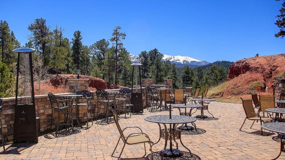 Woodland Country Lodge Hotel in Woodland Park