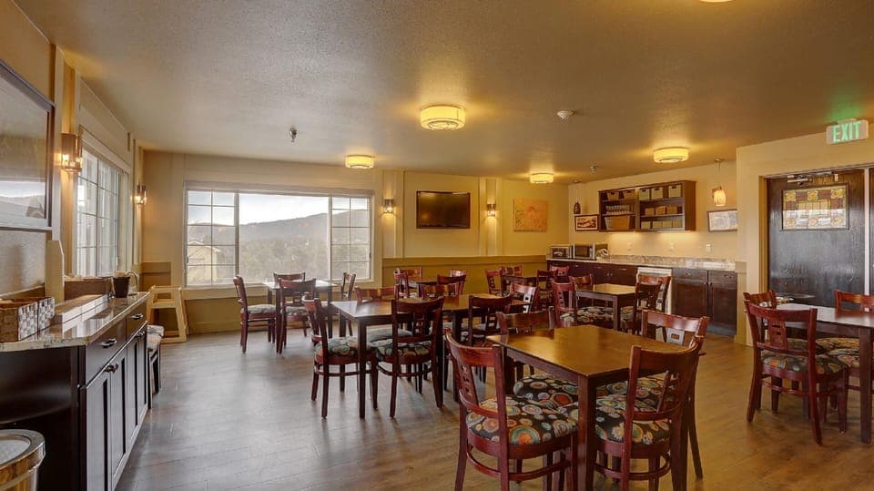 Woodland Country Lodge Hotel in Woodland Park