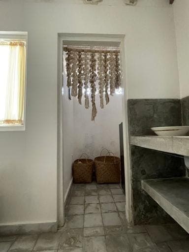 Spacious Studio Room Close to Cafe and Beach Hotel in Kuta