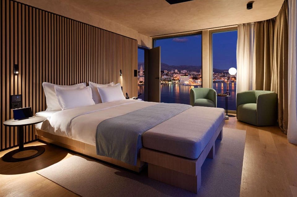 Suite room