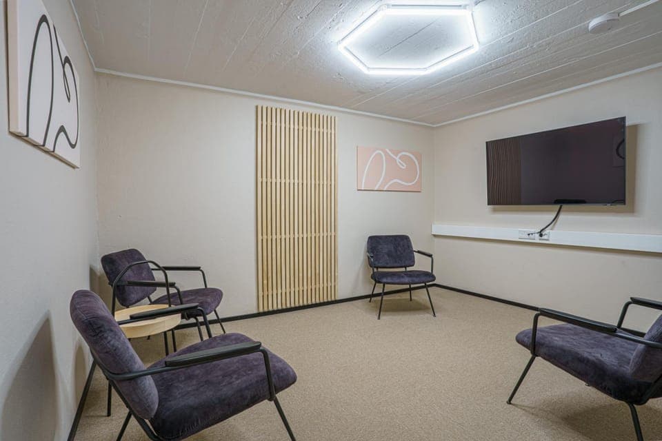 Shared lounge/TV area