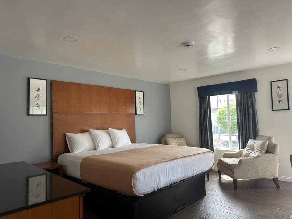 Oceanside Inn & Suites Hotel in Oceanside
