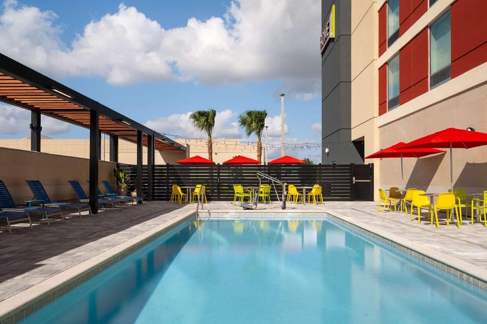 Swimming pool