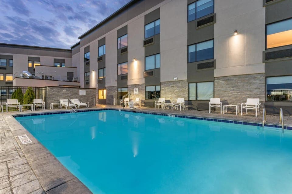 Swimming pool