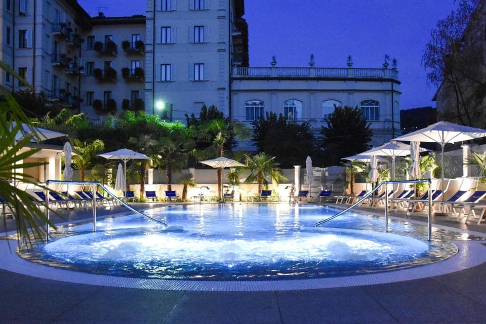 Swimming pool