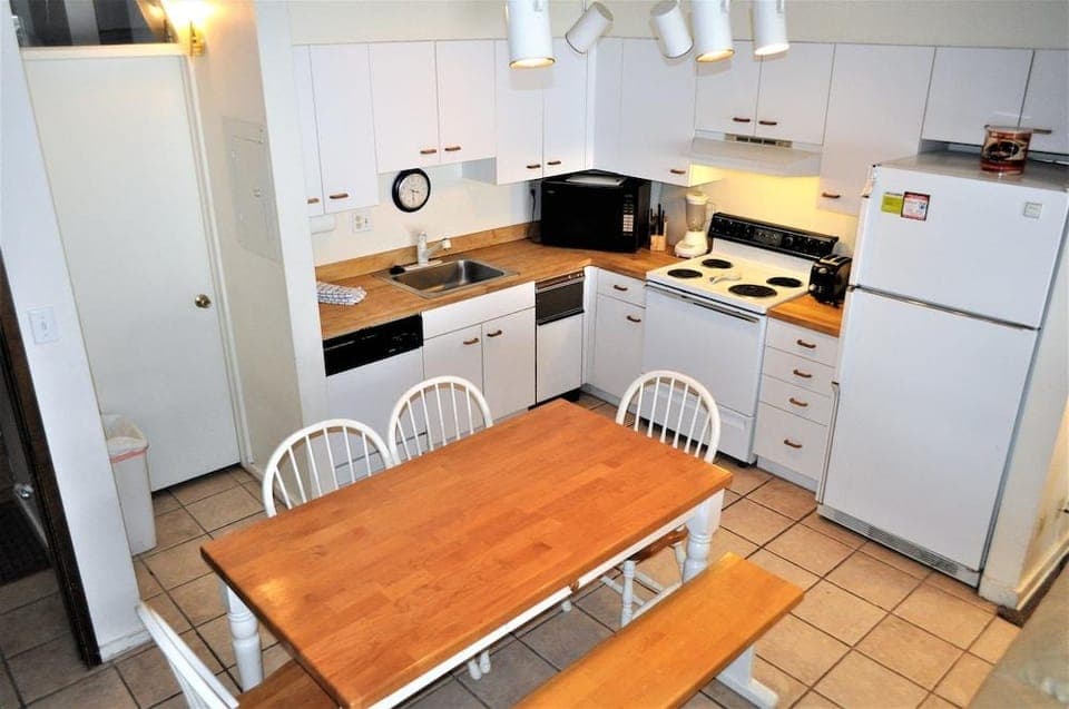Snowflake 1 Bed plus Den 2 Bath Hotel in Copper Mountain