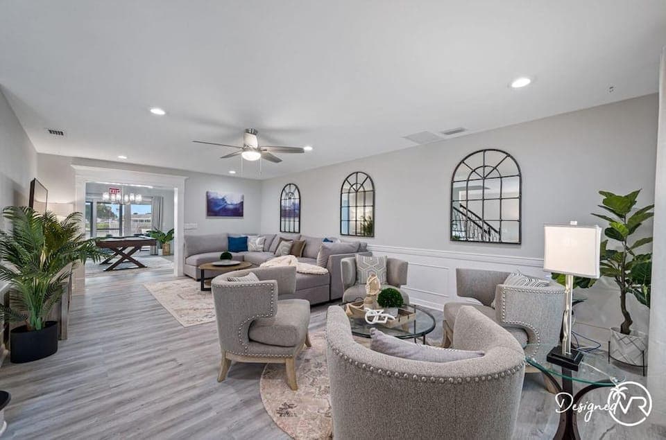Chic 8BR with Heated Pool & Waterview Hotel in Indian Rocks Beach