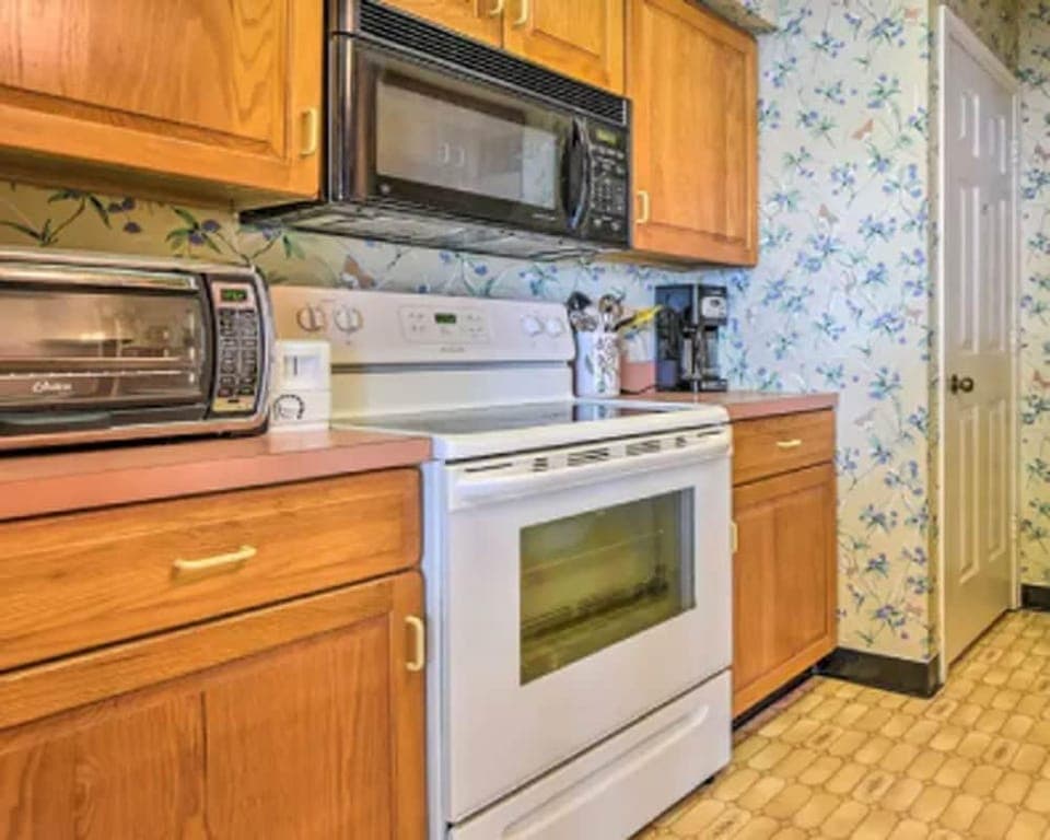 Cozy Pocono Mountain Escape Hotel in Big Boulder Lake
