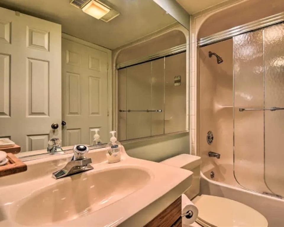 Cozy Pocono Mountain Escape Hotel in Big Boulder Lake