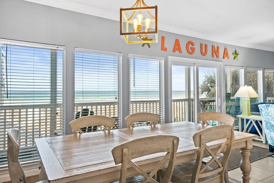 Harbur Arms by Panhandle Getaways Hotel in Laguna Beach