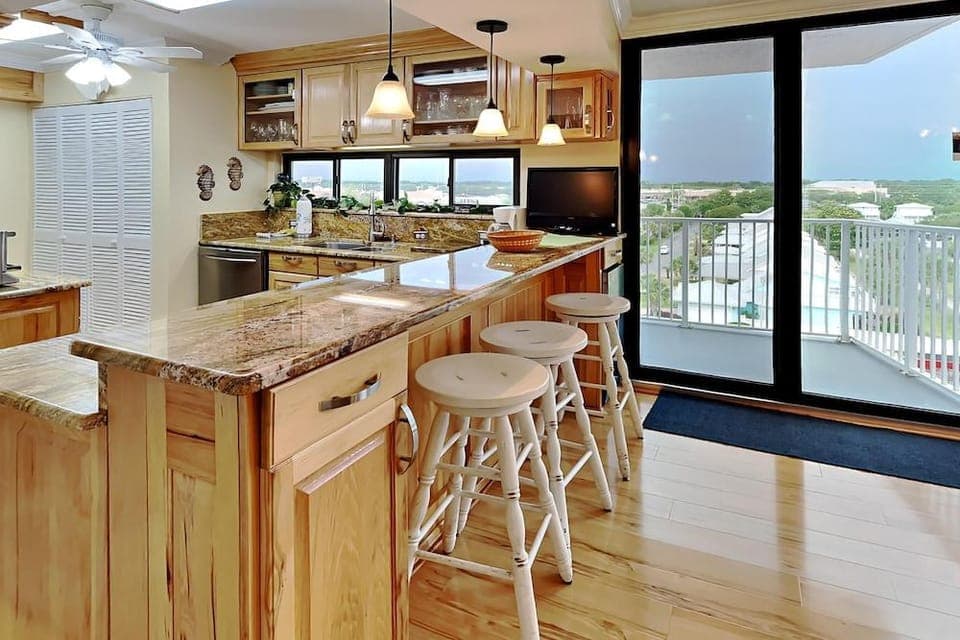 Mainsail by Southern Vacation Rentals Hotel in Miramar Beach
