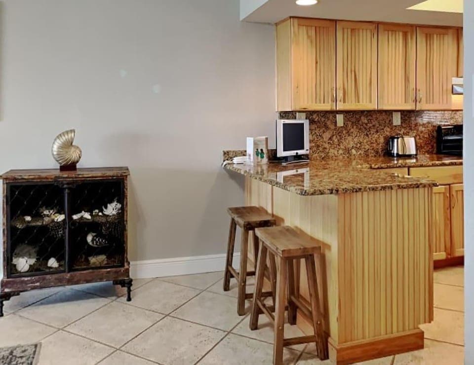 Shipwatch Surf & Yacht by Southern Vacation Rentals Hotel in Ono Island