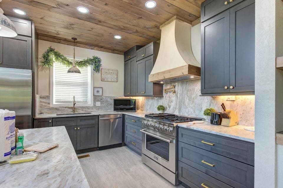 Smoky's Bliss Hotel in Sevier County