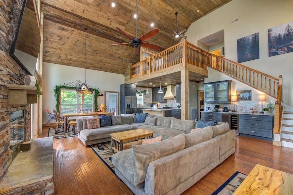 Smoky's Bliss Hotel in Sevier County