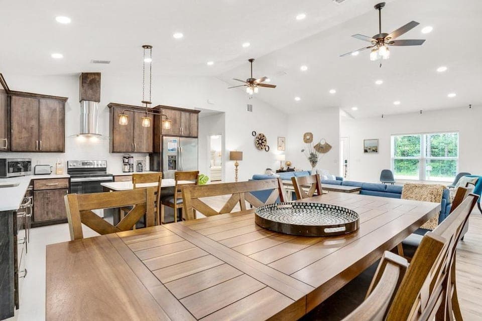 Rustic Oasis Hotel in Sunnyside