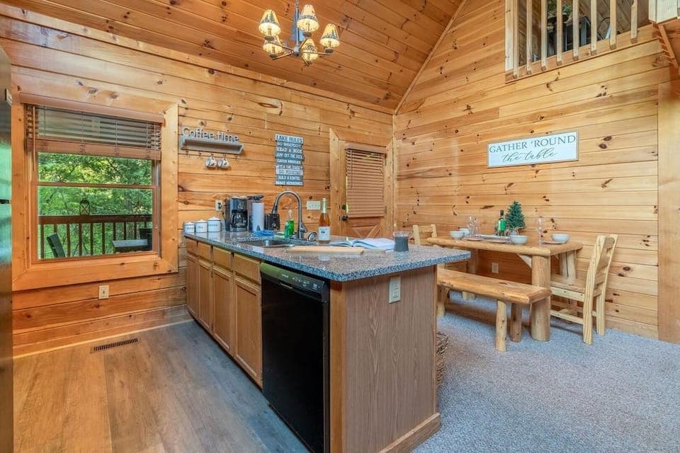 Bear Necessities Hotel in Douglas Lake