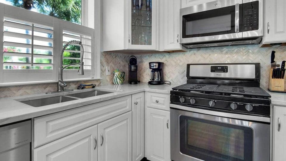 Seacrest Lagoon Pool - Free Tram to Beach - Sleeps 12 Hotel in Rosemary Beach