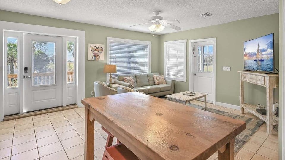 Dog Friendly + Private Pool; 0.1 Miles to the Beach! Hotel in Laguna Beach