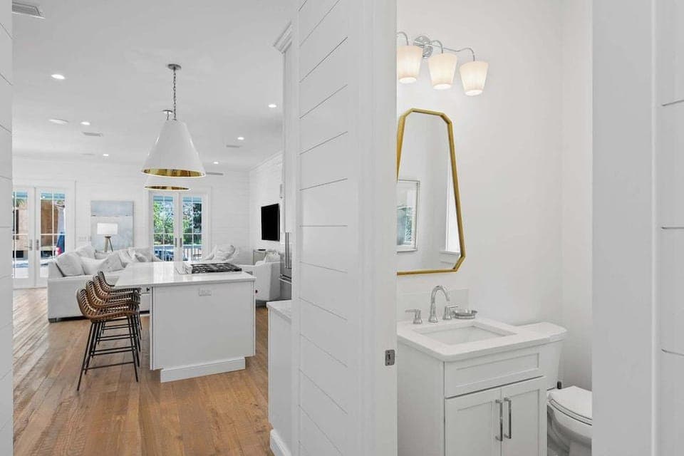 Beautiful Seacrest Home, Sleeps 16 - Lagoon Pool and Beach Tram Service Hotel in Rosemary Beach
