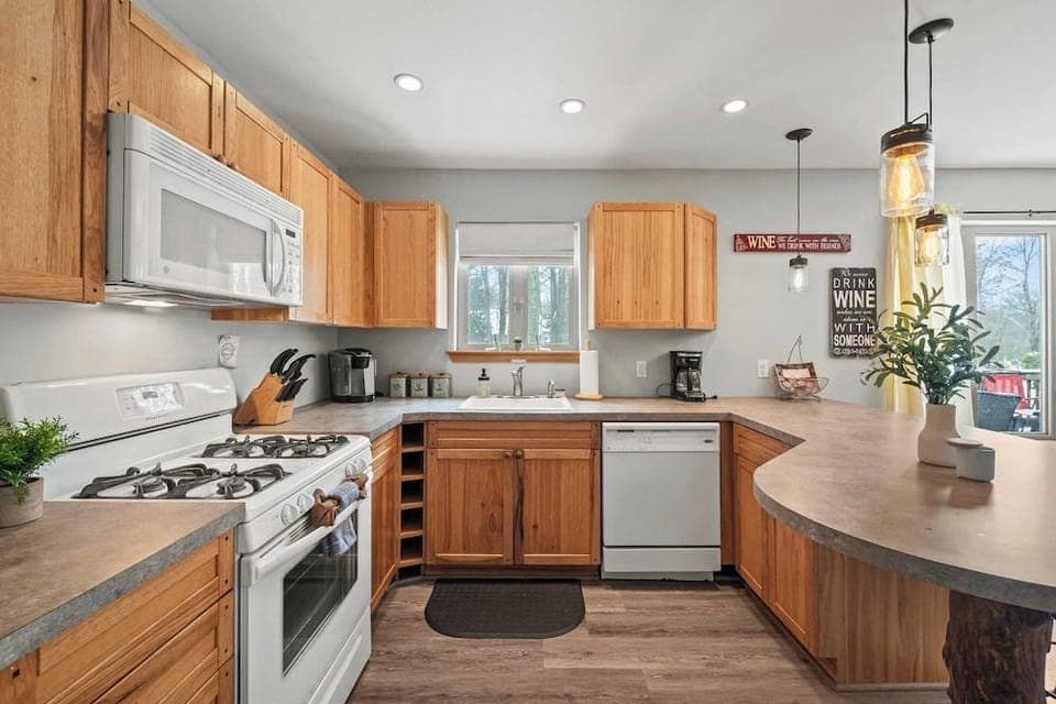 Mountain Hideout by Avantstay Game Room + Deck Hotel in Tunkhannock Township