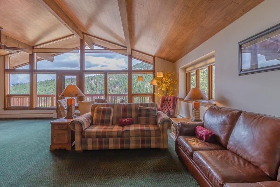 Wildwood Inn Hotel in Estes Park