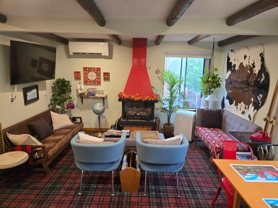 Shared lounge/TV area