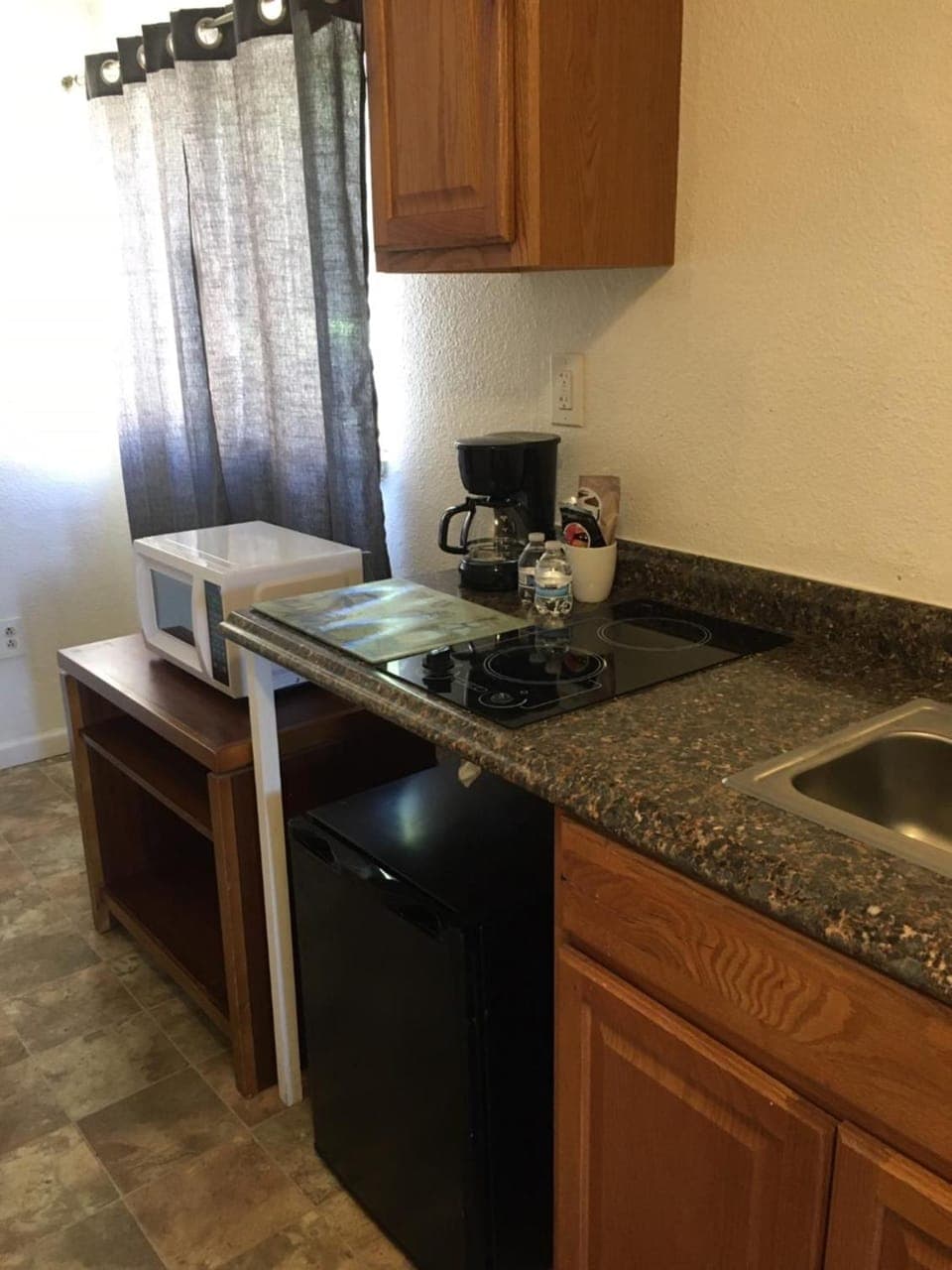 ANS INN & SUITES Inn in Winchester