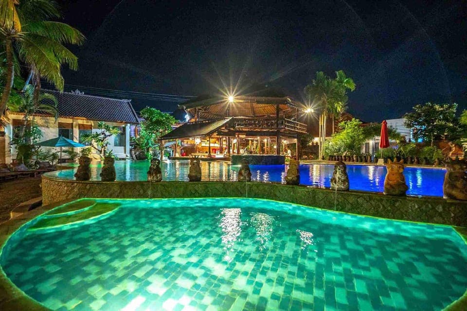 Swimming pool [outdoor]