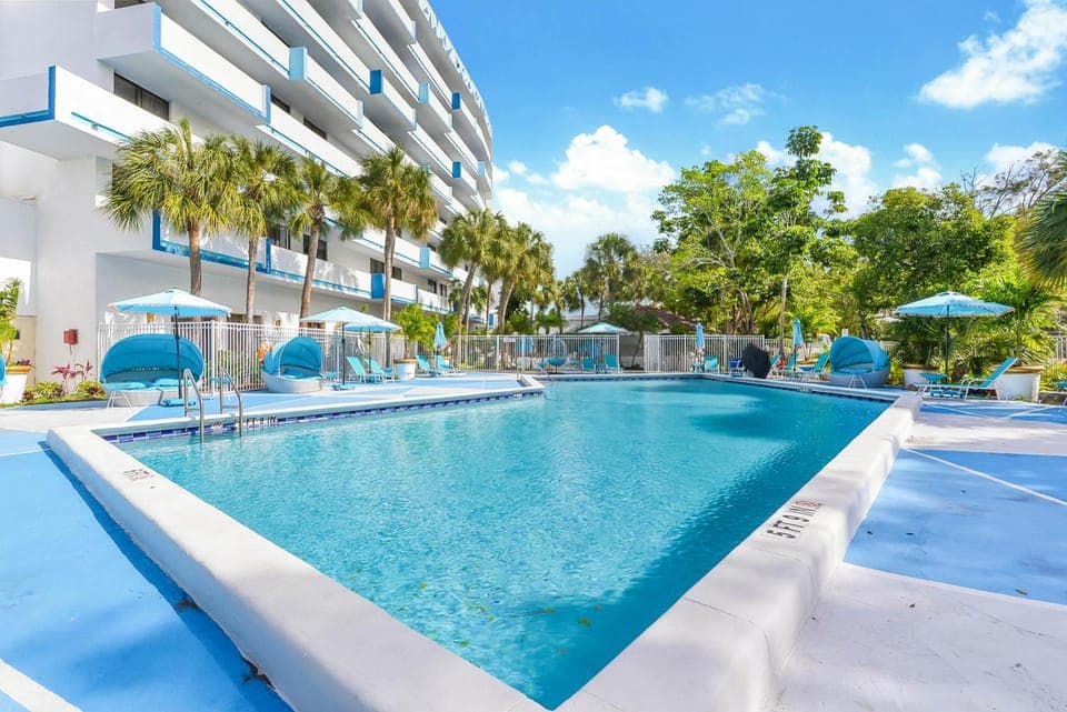 Swimming pool