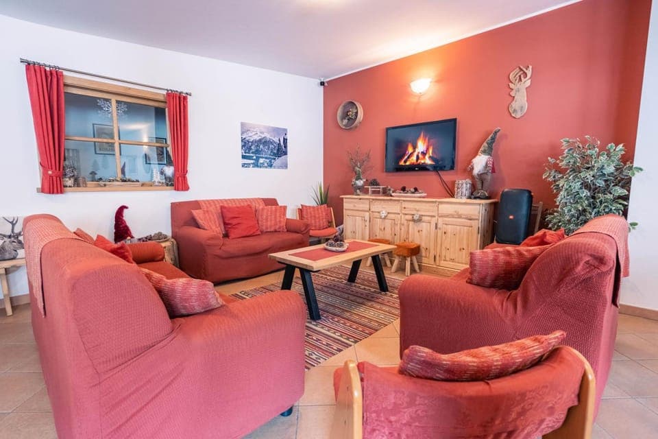 Shared lounge/TV area