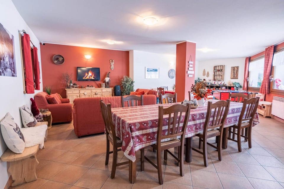 Shared lounge/TV area
