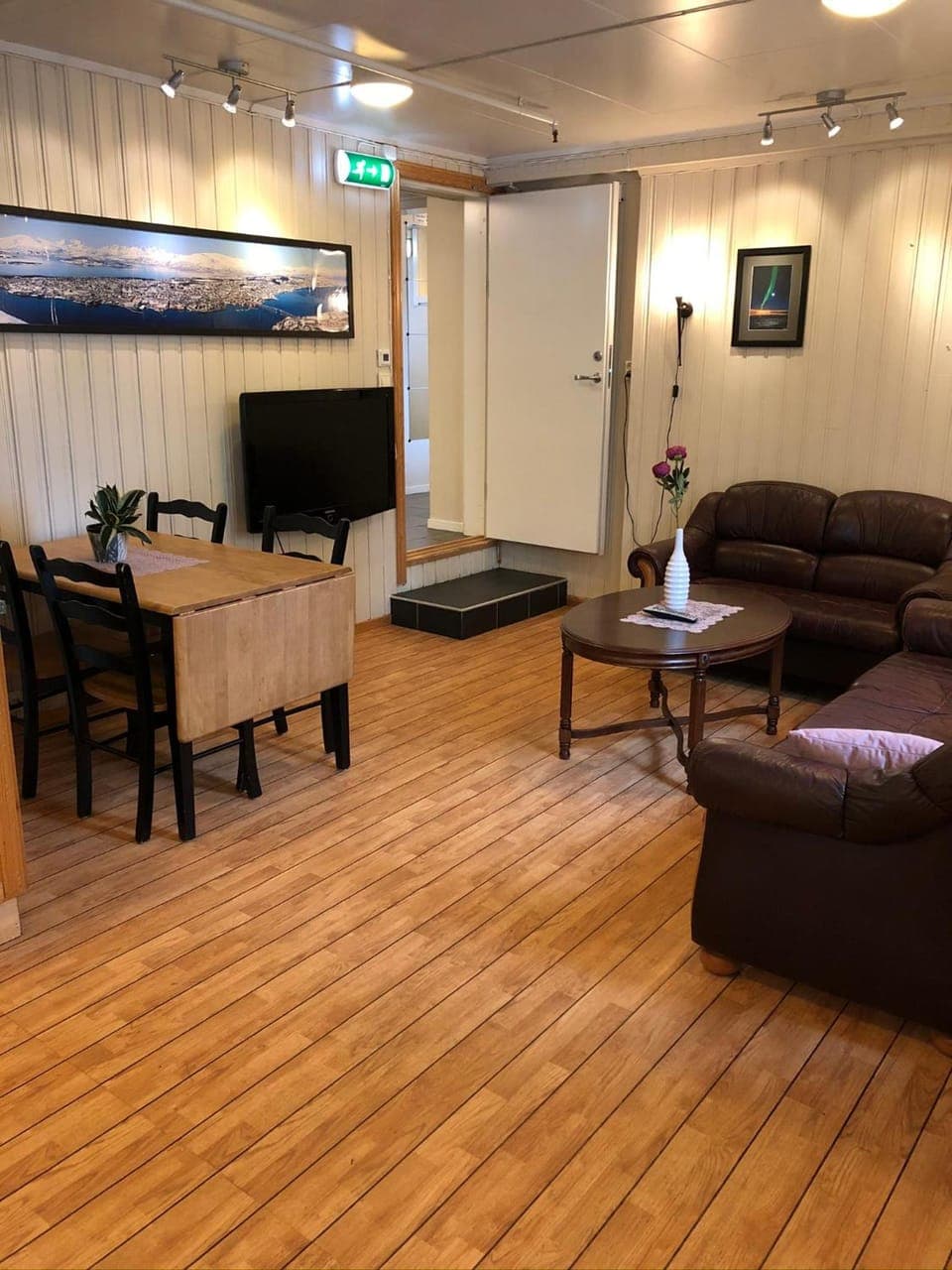 Shared lounge/TV area
