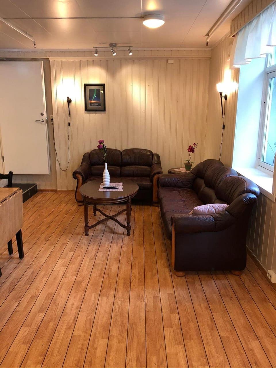 Shared lounge/TV area