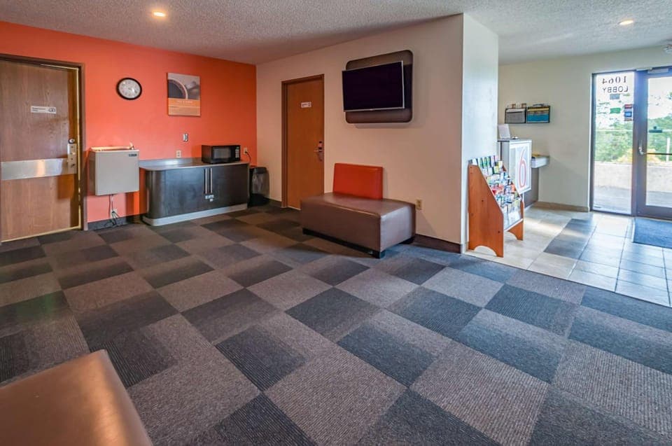 Shared lounge/TV area