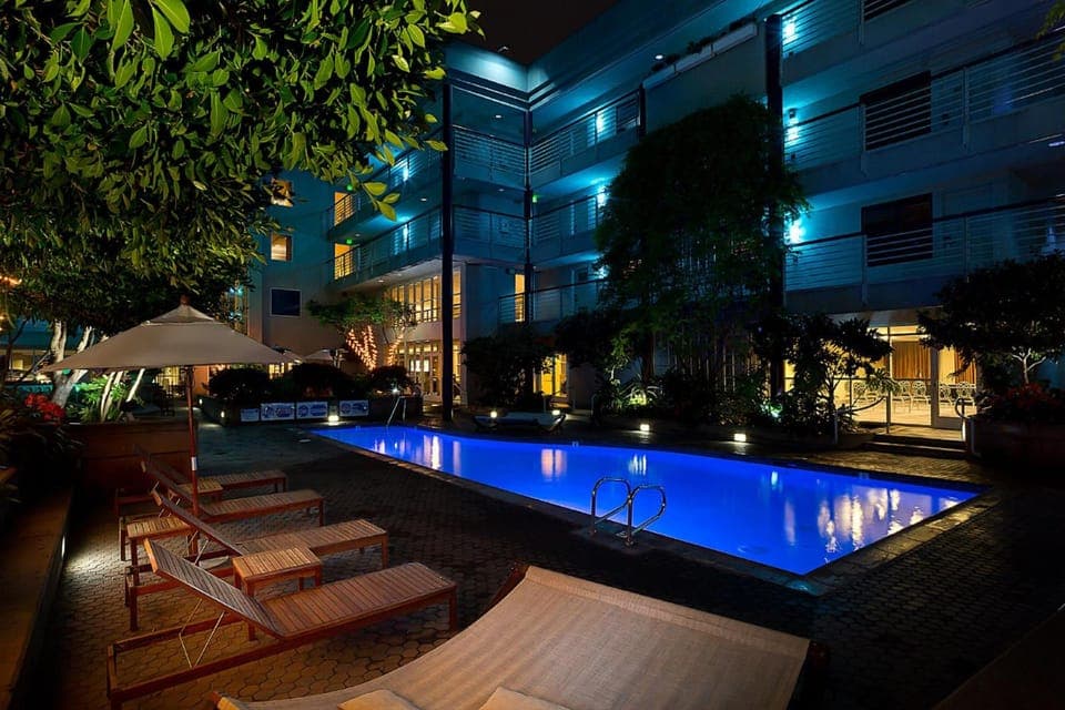Swimming pool