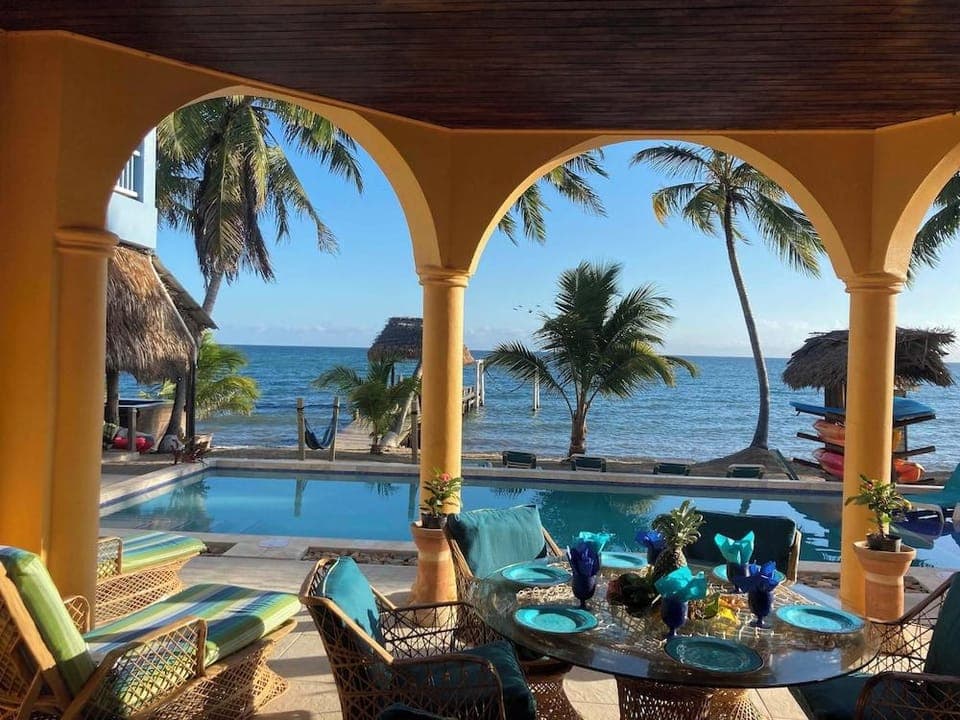 Blue Parrot Beach House Hotel in Hopkins