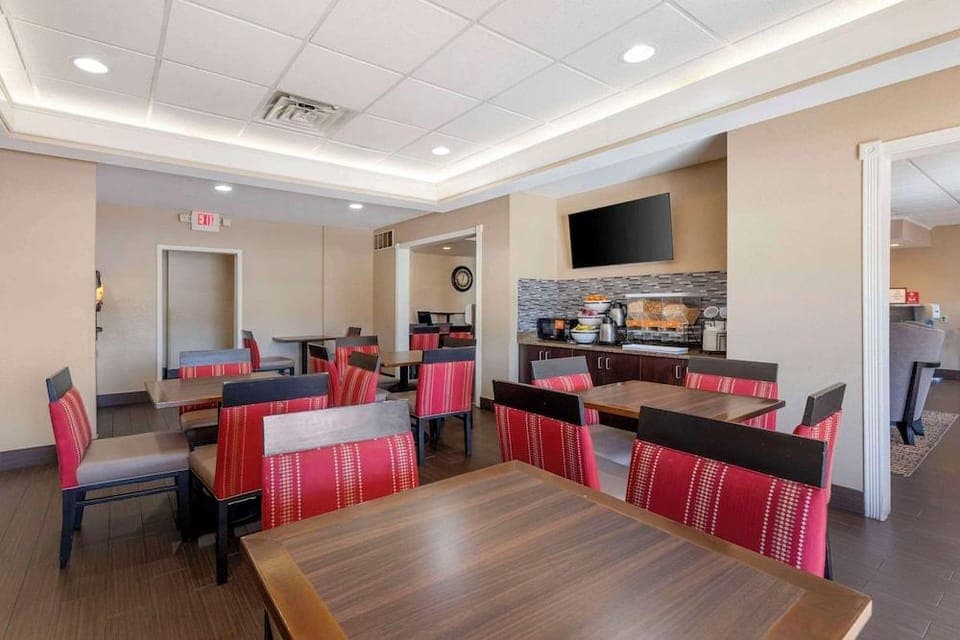 Comfort Inn & Suites Hotel in Porter