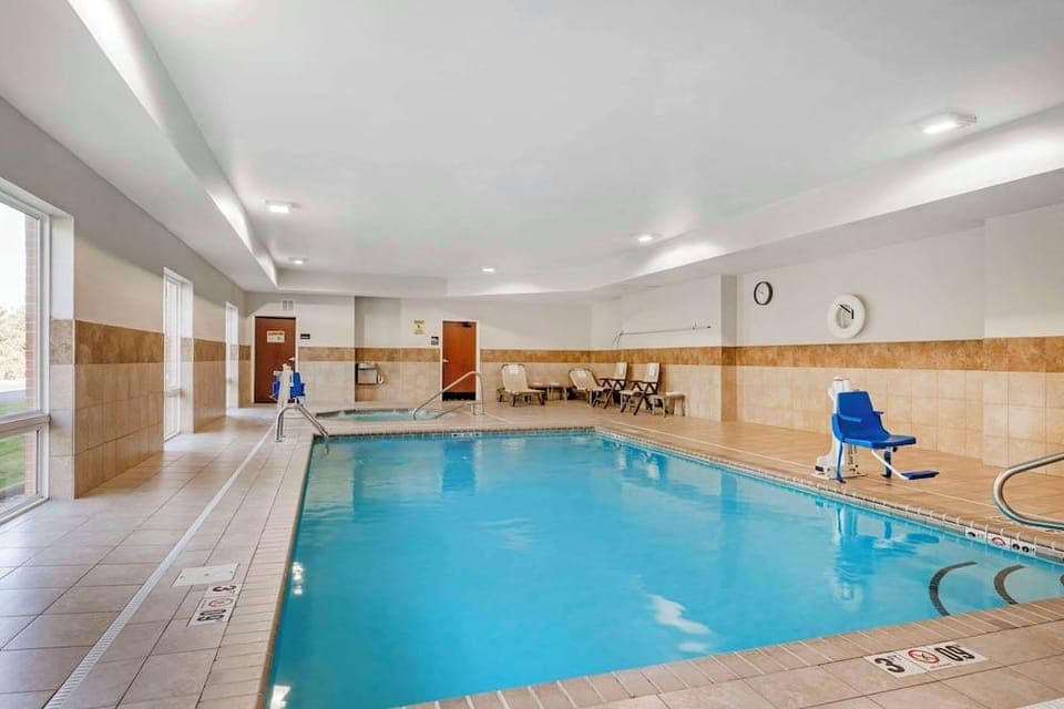 Comfort Inn & Suites Hotel in Porter