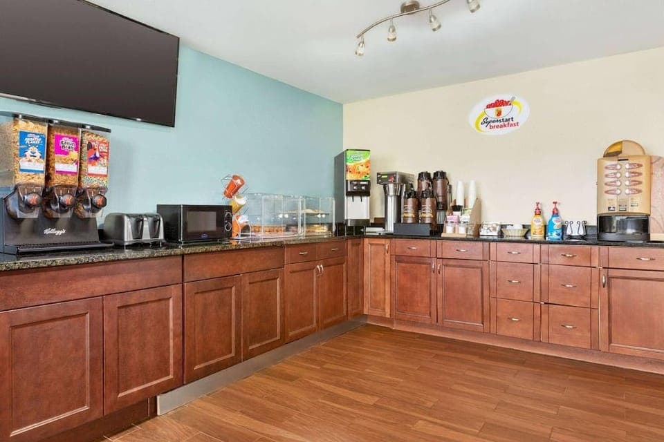 FairBridge Inn & Suites, Findlay Hotel in Findlay