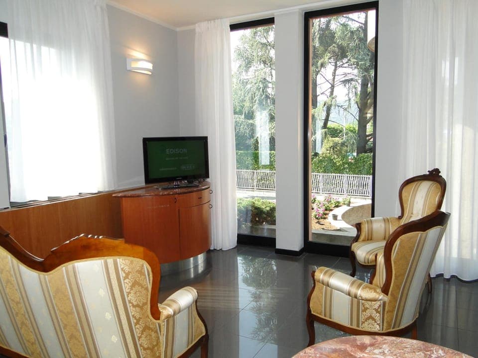 Shared lounge/TV area