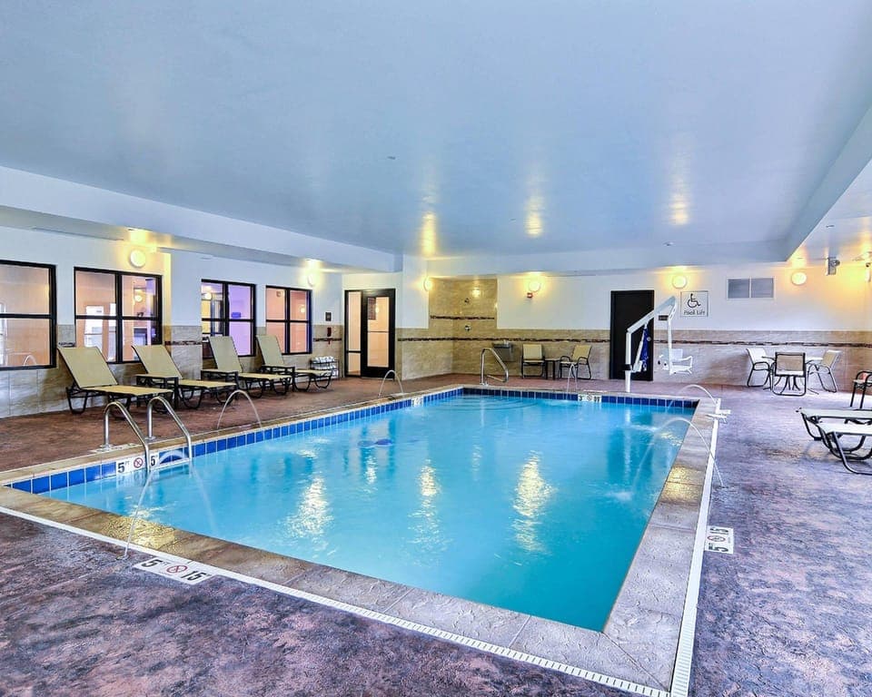 Swimming pool